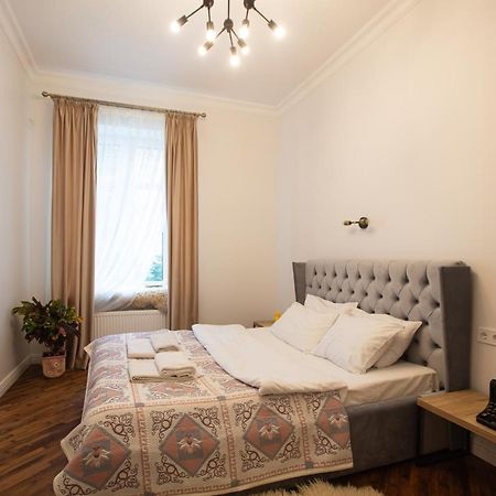 Friends House- Сучасні Апартаменти В Центрі Львова Εξωτερικό φωτογραφία