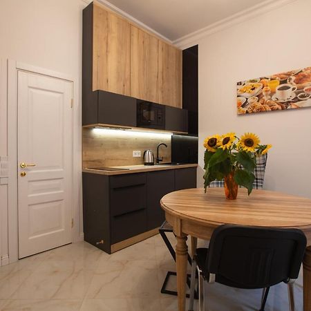 Friends House- Сучасні Апартаменти В Центрі Львова Εξωτερικό φωτογραφία