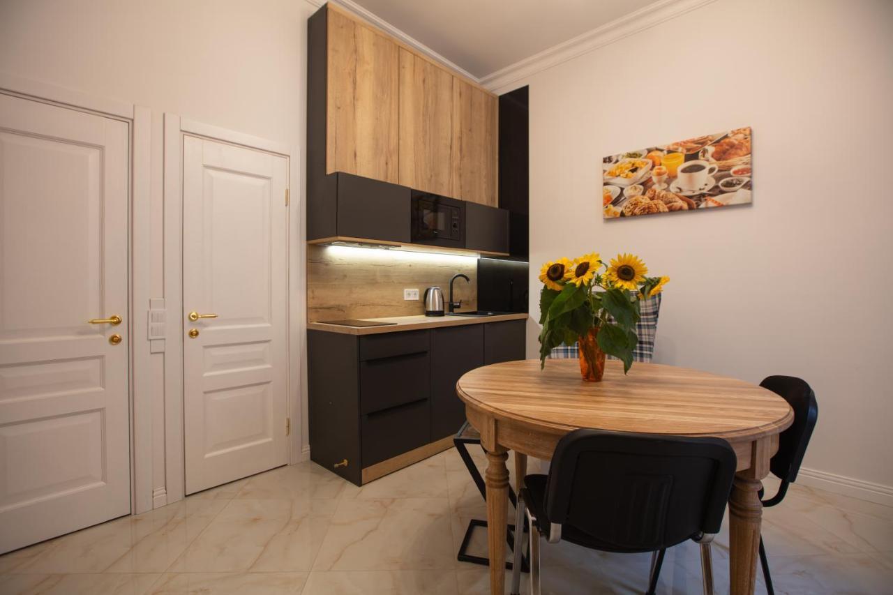 Friends House- Сучасні Апартаменти В Центрі Львова Εξωτερικό φωτογραφία